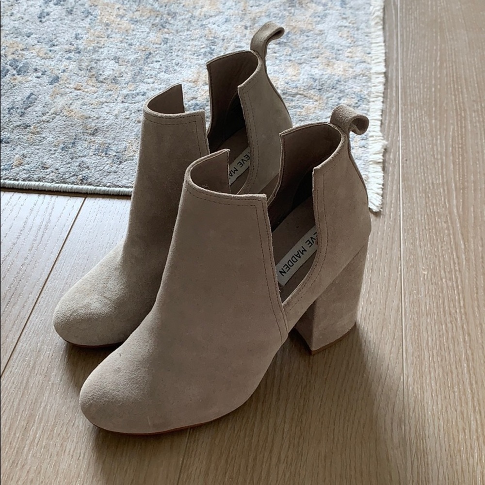 Steve Madden Naomi Bootie - Beige Suede size 7.5